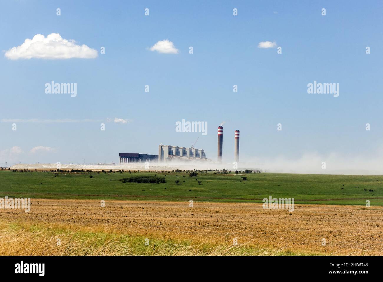 Centrale au charbon de Kusile, Mpumalanga, Afrique du Sud, par un ciel bleu clair Banque D'Images