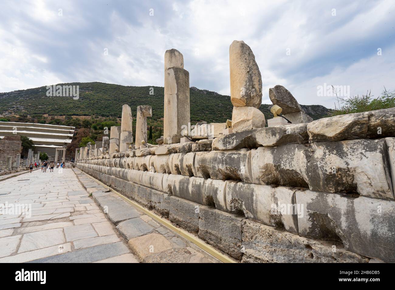 Vue sur la ville antique d'Éphèse.Ephèse était une ville de la Grèce antique sur la côte d'Ionia, au sud-ouest de Selcuk actuel dans la province d'Izmir, en Turquie. Banque D'Images