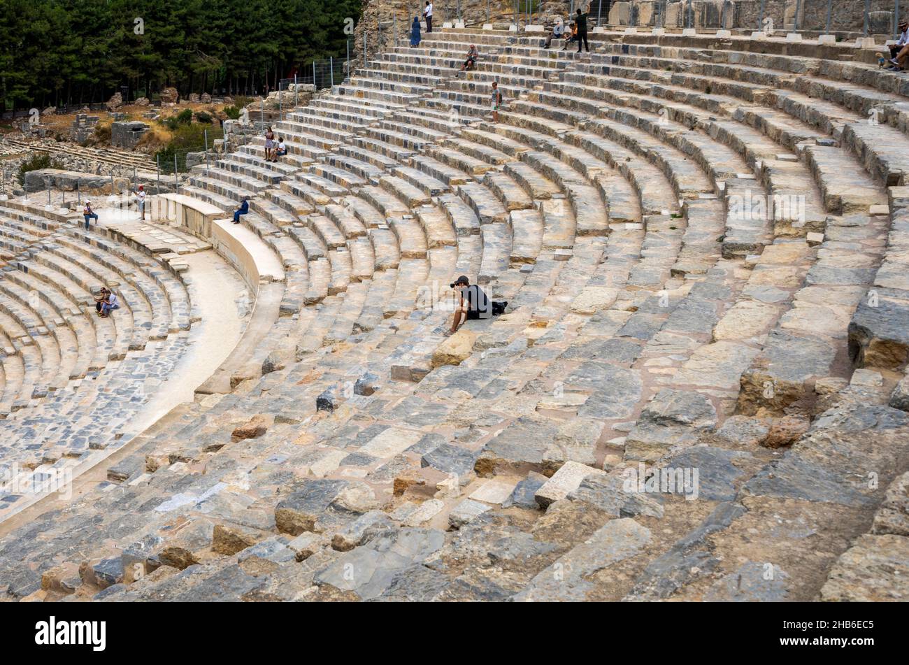 Vue sur l'amphithéâtre de la ville antique d'Éphèse.Ephèse était une ville dans le sud-ouest de Selcuk d'aujourd'hui dans la province d'Izmir, en Turquie. Banque D'Images