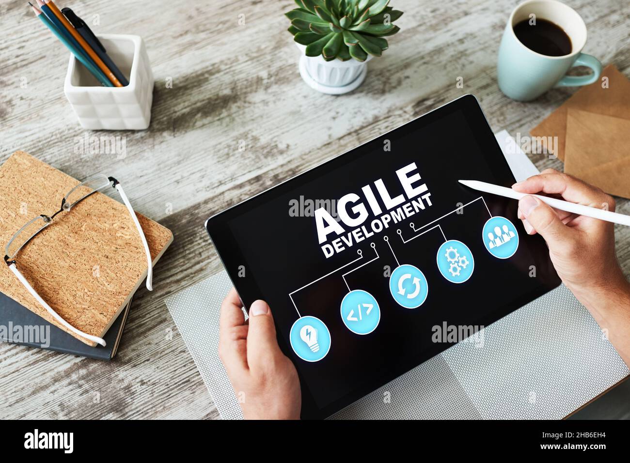 Concept de développement agile sur l'écran de l'appareil. Banque D'Images