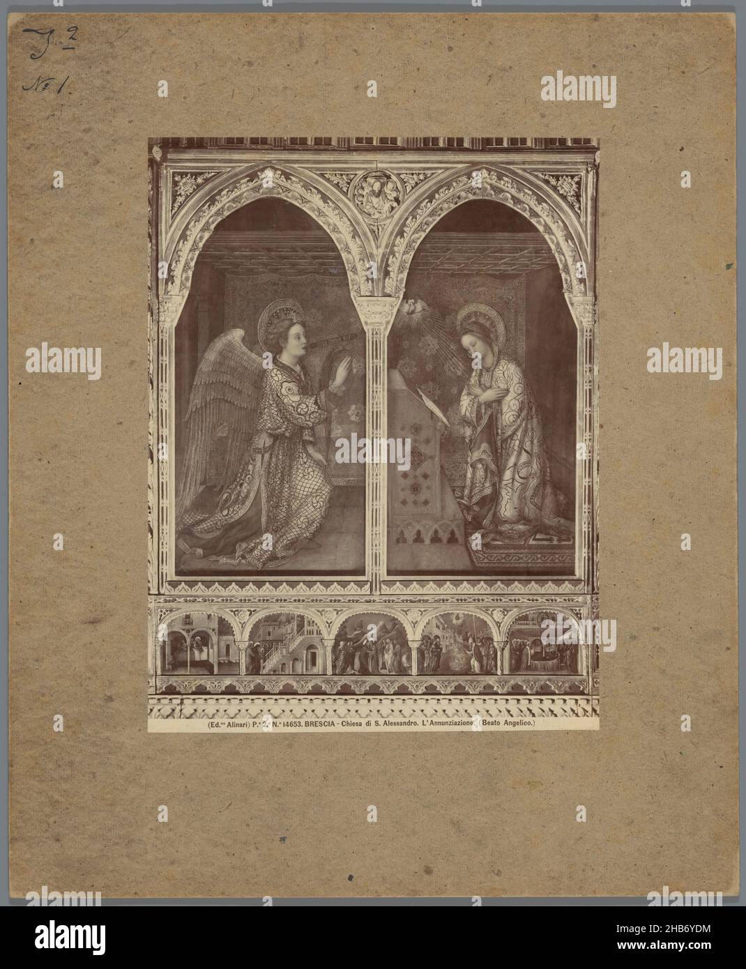 Photoréproduction d'une peinture de FRA Angelico, représentant l'Annonciation, BRESCIA - Chiesa di S. Alessandro.L'Annunziazione (titre sur l'objet), Alinari (mentionné sur l'objet), après: FRA Angelico (mentionné sur l'objet), Chiesa di Sant'Alessandroafter: Florence, c.1875 - c.1900, carton, imprimé albumine, hauteur 251 mm × largeur 190 mm Banque D'Images