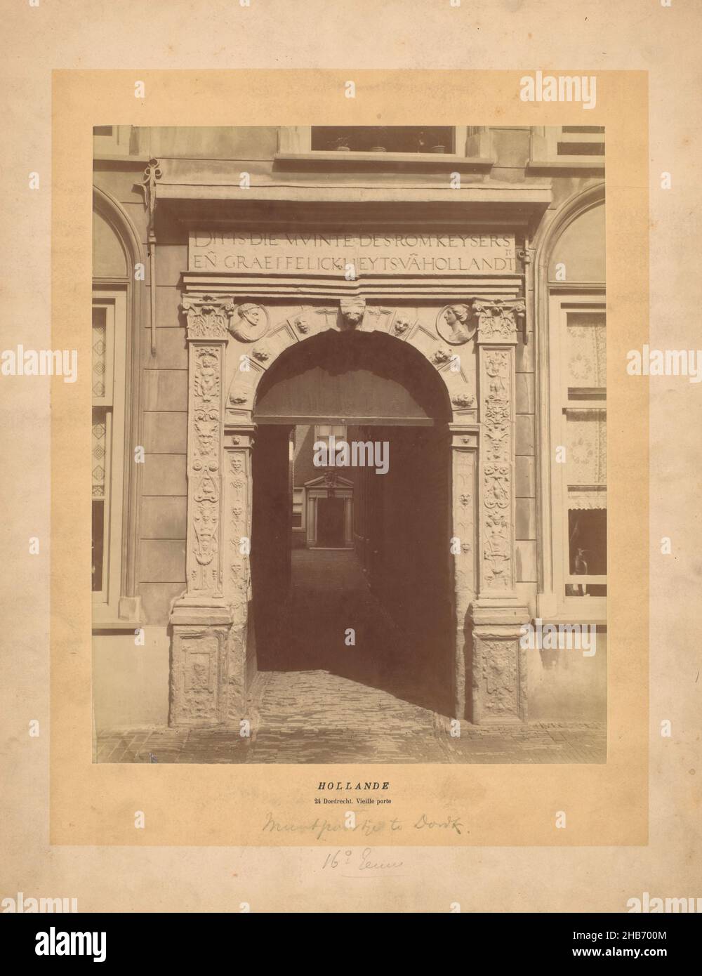 MiNT Gate à Dordrecht, anonyme, Dordrecht, c.1875 - c.1900, carton, imprimé albumine, hauteur 280 mm × largeur 227 mm Banque D'Images