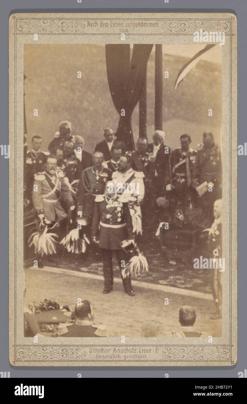 Kaiser Wilhelm I à l'inauguration du Niederwalddenkmal, 1883, Ottomar Anschütz (mentionné sur l'objet), Niederwald, 28-Sep-1883, papier, carton,imprimé albumine, hauteur 139 mm × largeur 94 mm hauteur 168 mm × largeur 108 mm Banque D'Images