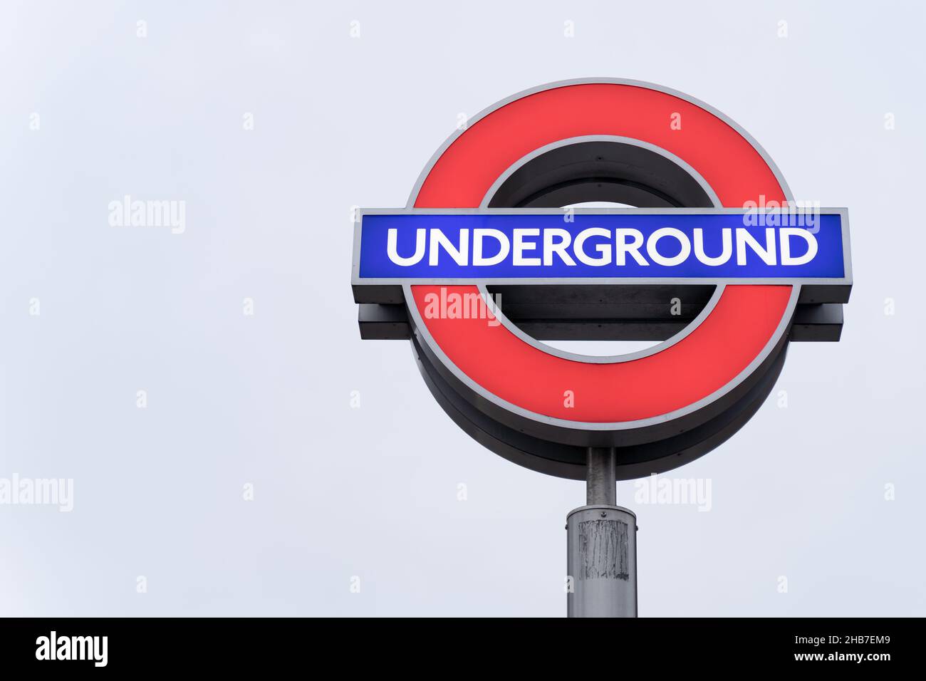 Logo London Underground sur fond blanc Angleterre Banque D'Images