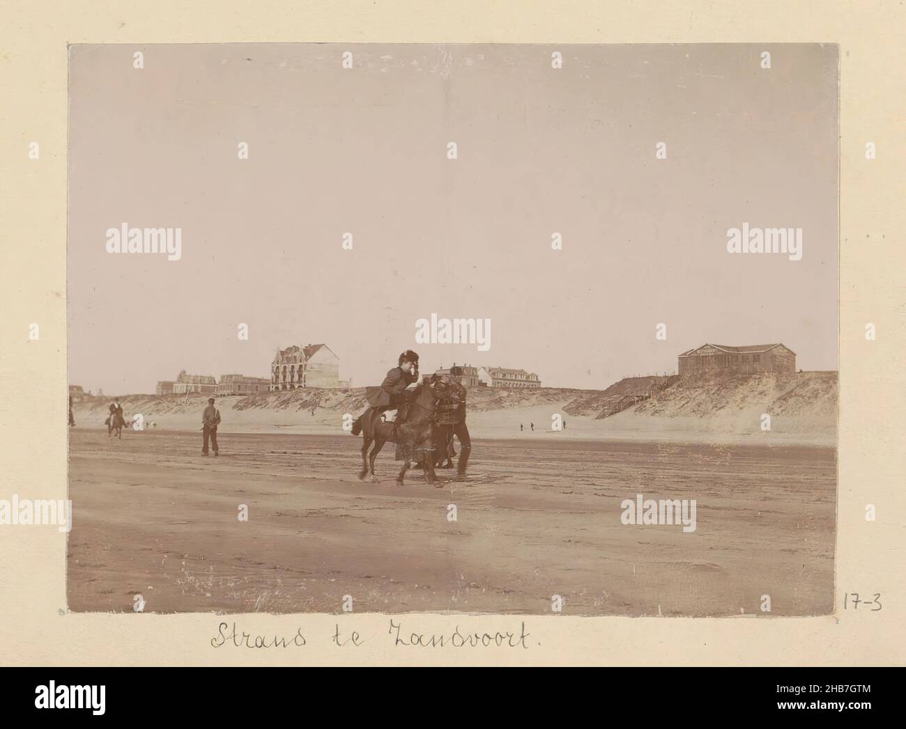 Plage à Zandvoort, photo 3 sur la page d'album 17 de l'album Amsterdam 1890-1894., fabricant: Hendrik Herman van den Berg, Amsterdam, dans ou après 1890 - dans ou avant 1894, support photographique WZQTR Banque D'Images