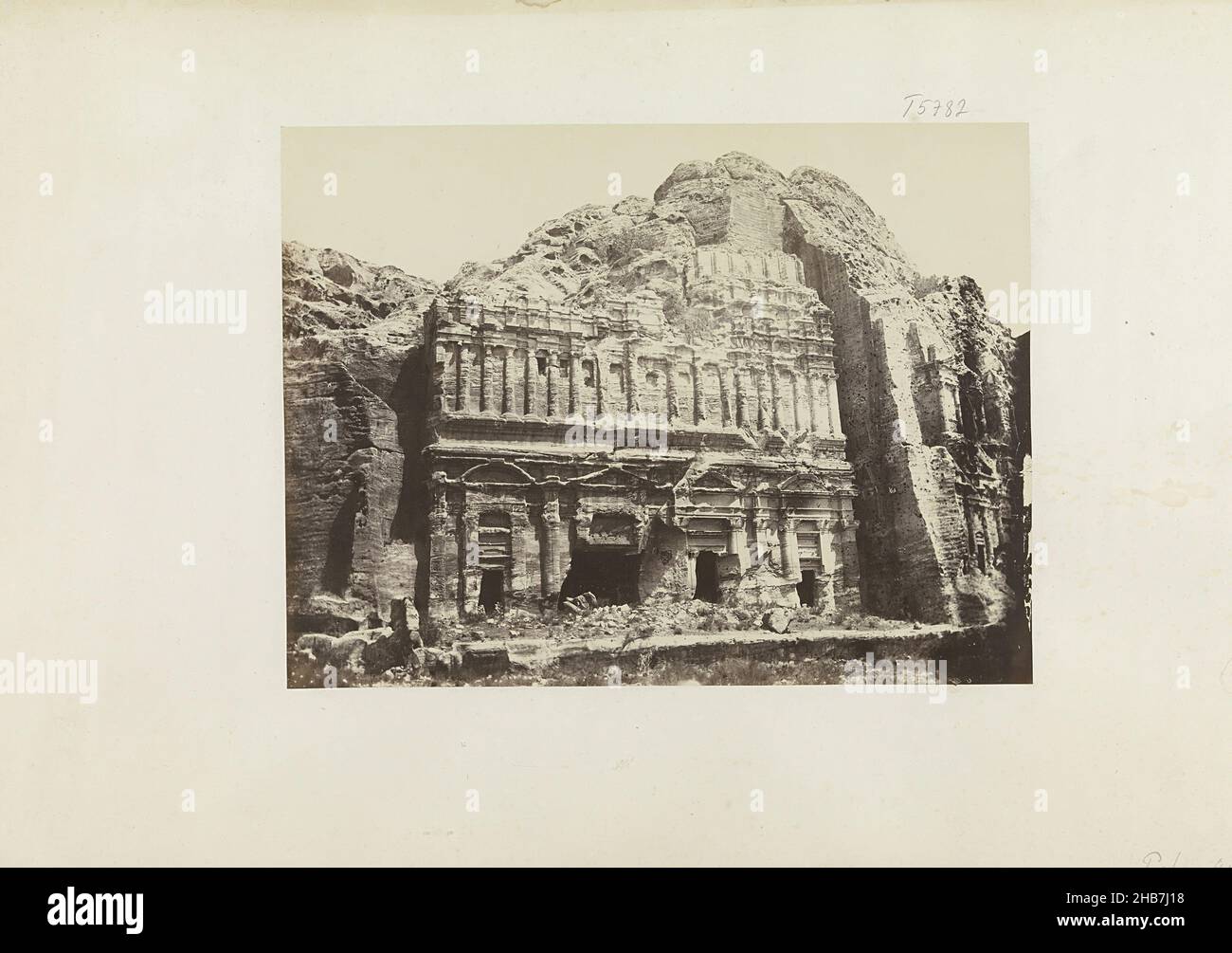 Vues sur Petra et Jordan, Louis Vignes, c.1864, imprimé albumine, hauteur 190 mm × largeur 250 mm Banque D'Images