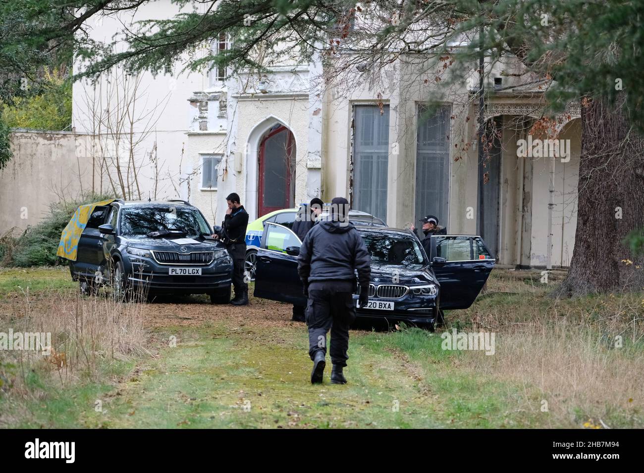 Hereford, Herefordshire,Royaume-Uni - vendredi 17th décembre 2021 - les policiers ont fouiller une propriété vide dans la région de Venns Lane à Hereford dans le cadre de leur enquête sur la personne disparue Janet Edwards - l'ancienne infirmière de 66 ans a été vue pour la dernière fois il y a une semaine à Hereford le vendredi 10th décembre 2021- photo Steven May / Alamy Live News Banque D'Images