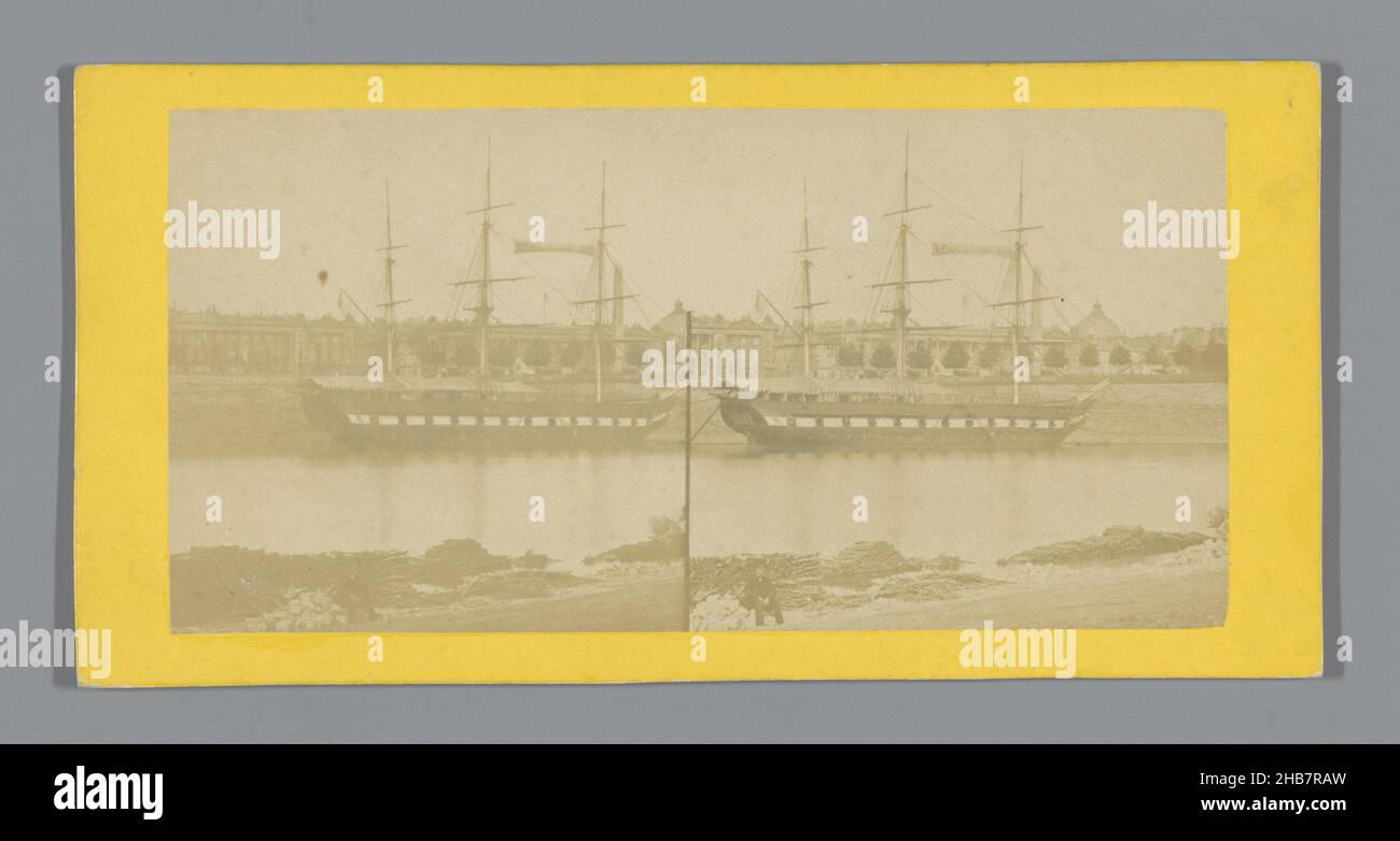 Bateau à voile dans l'eau, probablement en Angleterre, anonyme, Angleterre, c.1850 - c.1880, carton, imprimé albumine, hauteur 87 mm × largeur 175 mm Banque D'Images