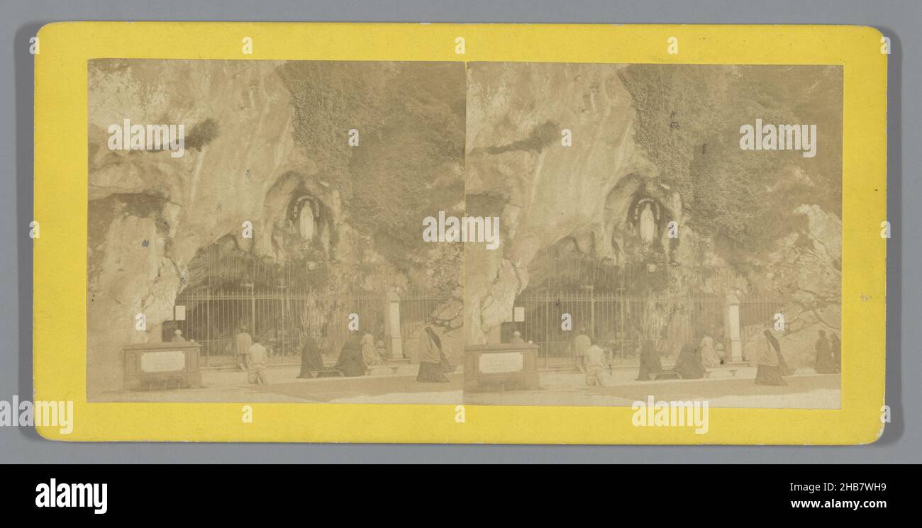 Grotte de Massabielle à Lourdes, Provost Père et fils, Lourdes, c.1860 - c.1880, carton, imprimé albumine, hauteur 85 mm × largeur 170 mm Banque D'Images