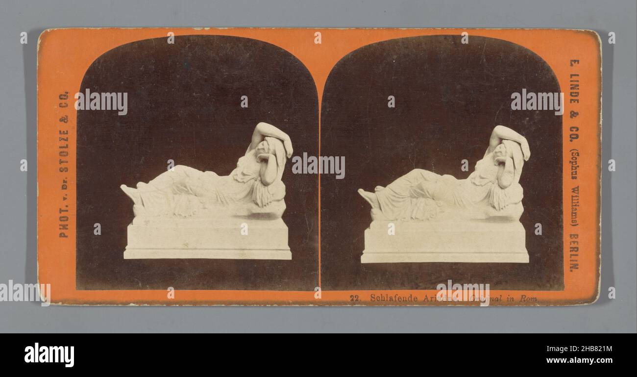 Sculpture de l'Ariadne dormant, de la Schlafrde Ariadne.Original en ROM (titre sur objet), Karl Heinrich Franz Stolze (mentionné sur objet), éditeur: Sophus Williams & E. Linde & Co. (Mentionné sur objet), c.1855 - c.1890, support photographique, carton, imprimé albumine, hauteur 85 mm × largeur 174 mm Banque D'Images