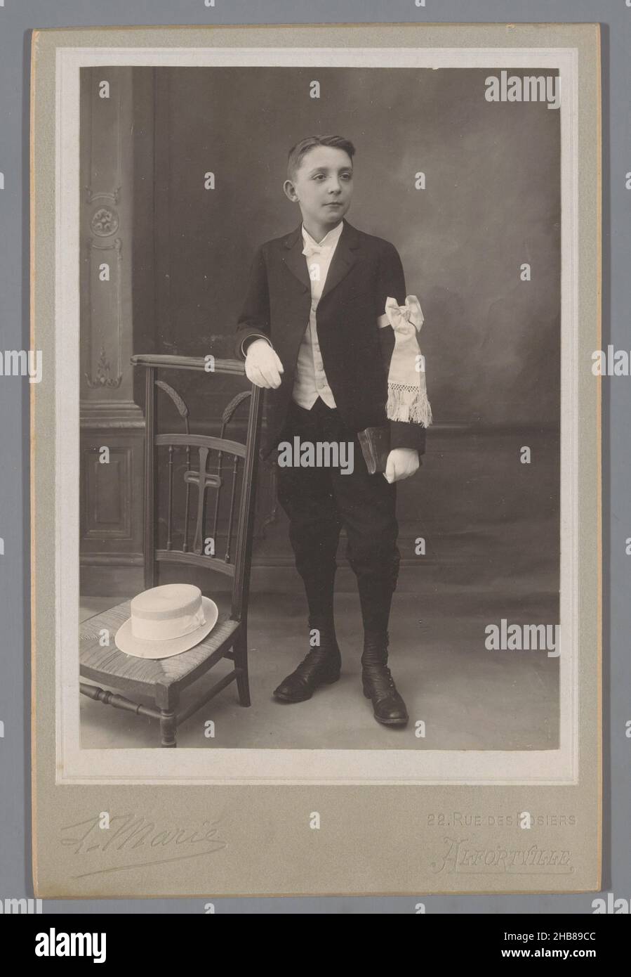 Portrait d'un communicant inconnu, François Marie (mentionné sur l'objet), Belgique, c.1880 - c.1915, support photographique, carton, imprimé gélatine-argent, hauteur 128 mm × largeur 90 mm Banque D'Images
