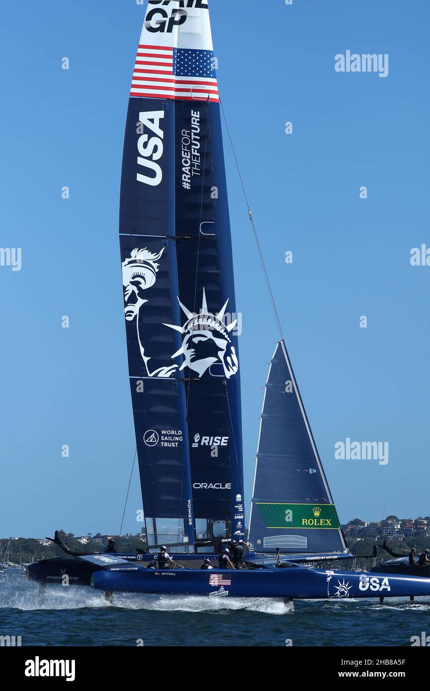 Port de Sydney, Sydney, Australie.17th décembre 2021.SailGP; équipe Jimmy Spithill, en mode course vers un parcours tour bouée pendant le premier jour de course crédit: Action plus Sports/Alamy Live News Banque D'Images