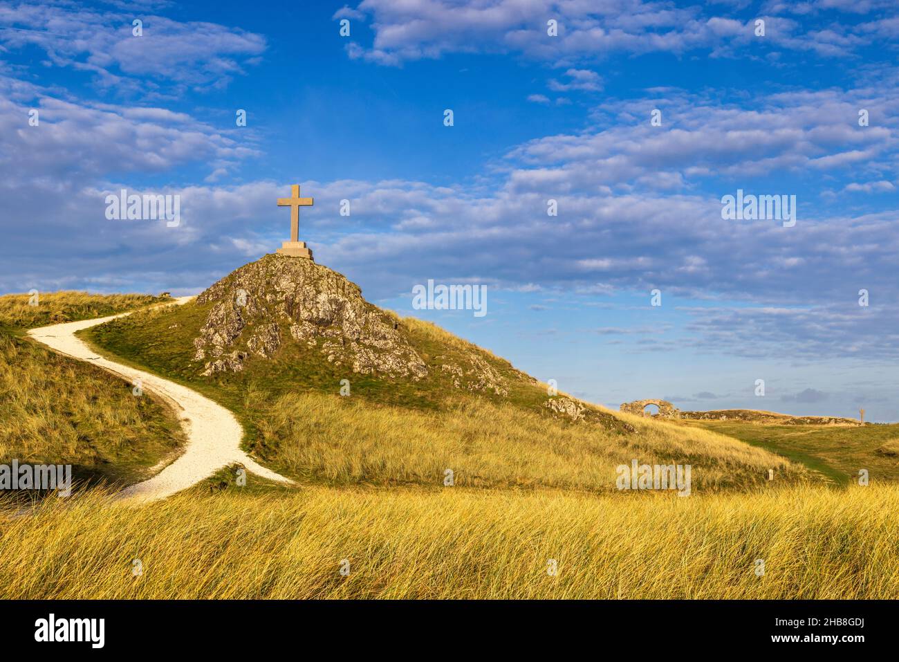 Le chemin menant à la croix de St Dwynwen sur l'île de Llanddwyn, île d'Anglesey, au nord du pays de Galles Banque D'Images