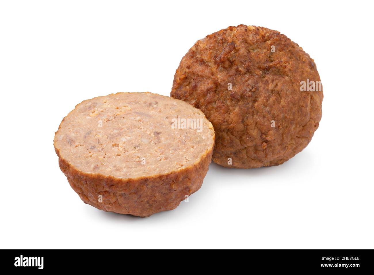 Ballon de viande braisé entier et divisé en deux, isolé sur fond blanc de près Banque D'Images