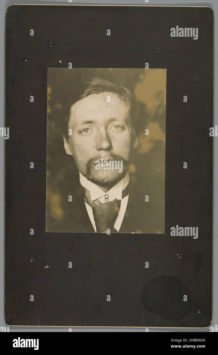 Willem Kloos, anonyme, pays-Bas, c.1860 - c.1915, papier, support photographique, hauteur 109 mm × largeur 78 mm hauteur 213 mm × largeur 138 mm Banque D'Images