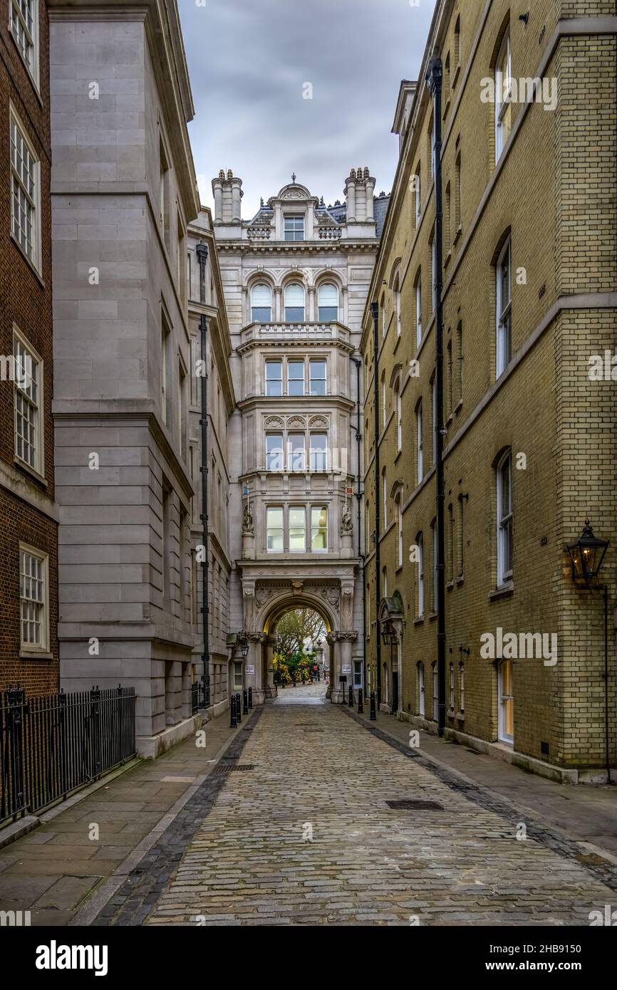 LONDRES, ANGLETERRE - 24th NOVEMBRE 2021 : Middle Temple Lane dans un après-midi d'automne, pas de gens, Londres Banque D'Images
