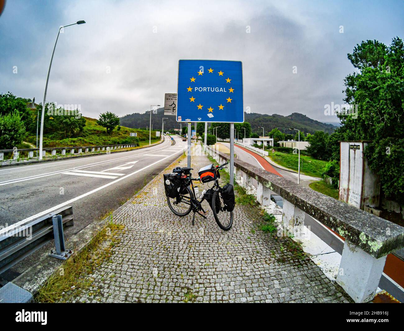 LOVELHE, PORTUGAL - 31 août 2021: Le signe avec 'Portugal' écrit sur lui à la frontière du Portugal Banque D'Images