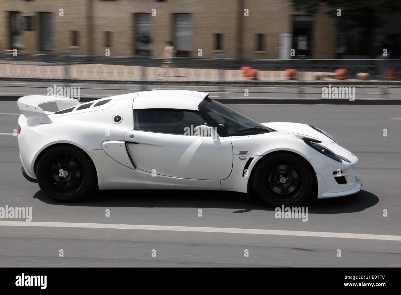 Kiev, Ukraine - 22 mai 2021: Lotus Exige S en mouvement.Supercar anglais sur la route Banque D'Images