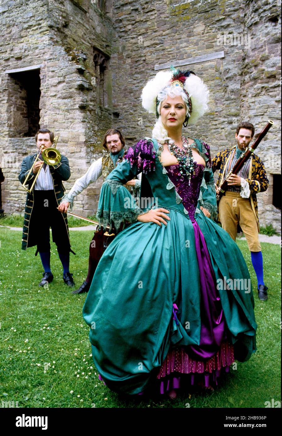 Mandy Rice-Davies jouant le rôle de Lady Capulet dans la production de Roméo et Juliette au Ludlow Festival le 3 juillet 1986 Banque D'Images