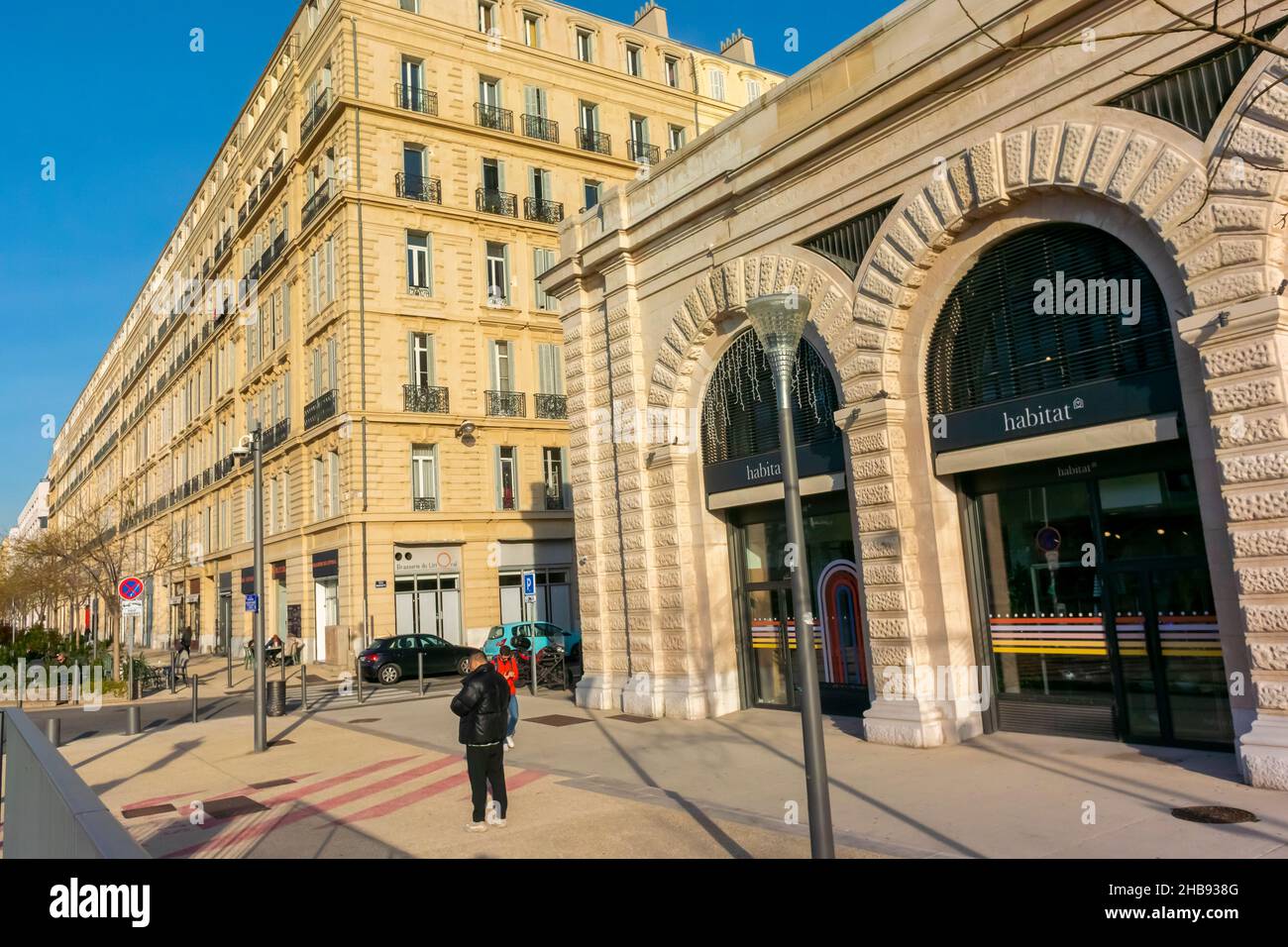 Marseille, France, Street Scenes, immeuble rénové près du port pour les petits magasins et bars, restaurants français Banque D'Images