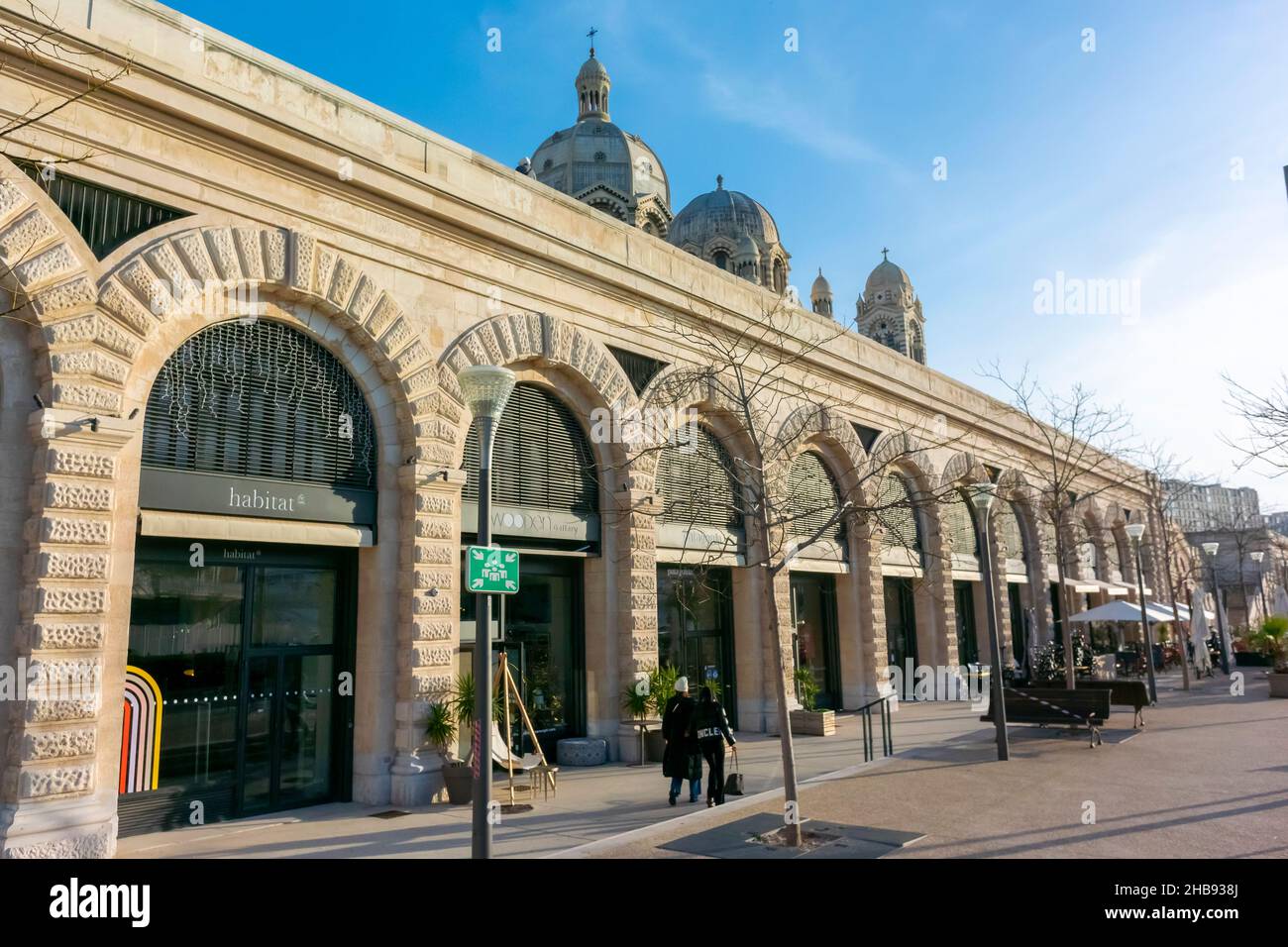 Marseille, France, Street Scenes, immeuble rénové près du port pour les petits magasins et bars, restaurants français Banque D'Images