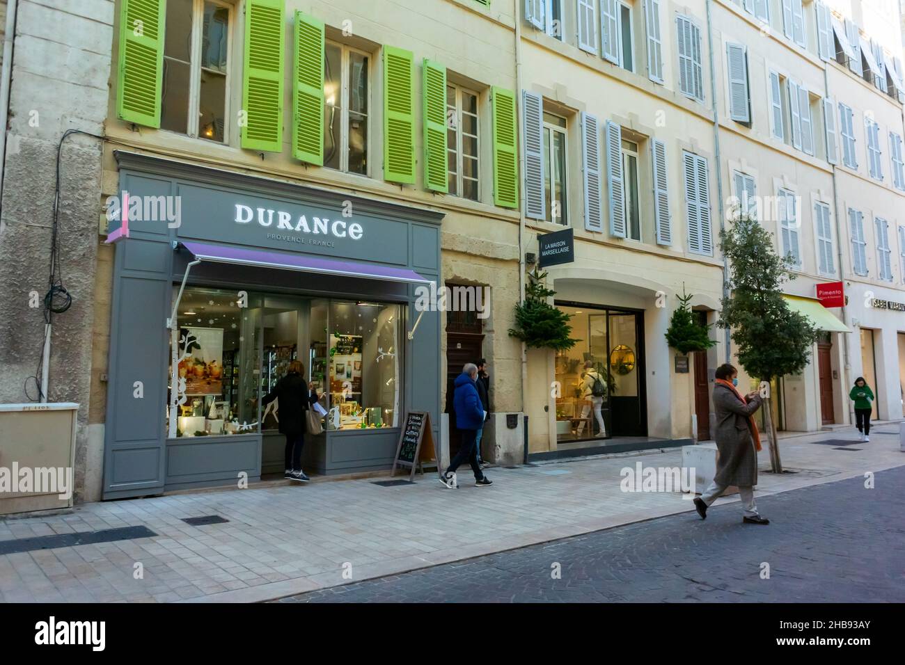 Marseille, France, personnes à l'extérieur, scènes de rue, façades de magasin, rangée de magasins face aux magasins de quartier de « Durance Banque D'Images