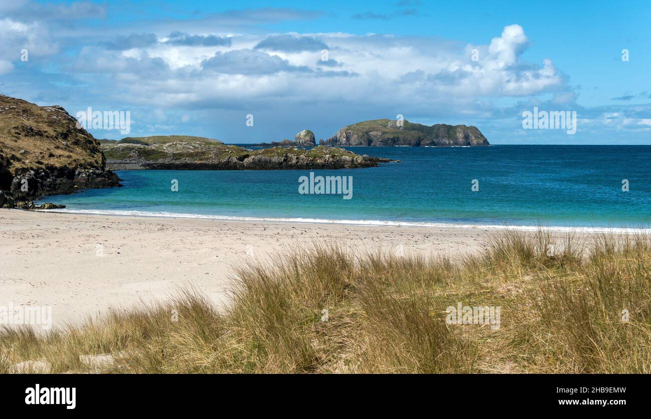 Une vue panoramique sur la plage reculés de Bosta (Camas Bostadh), Great BERNERA (Bearnaigh), Isle of Lewis dans les Hébrides extérieures, Écosse, Royaume-Uni Banque D'Images