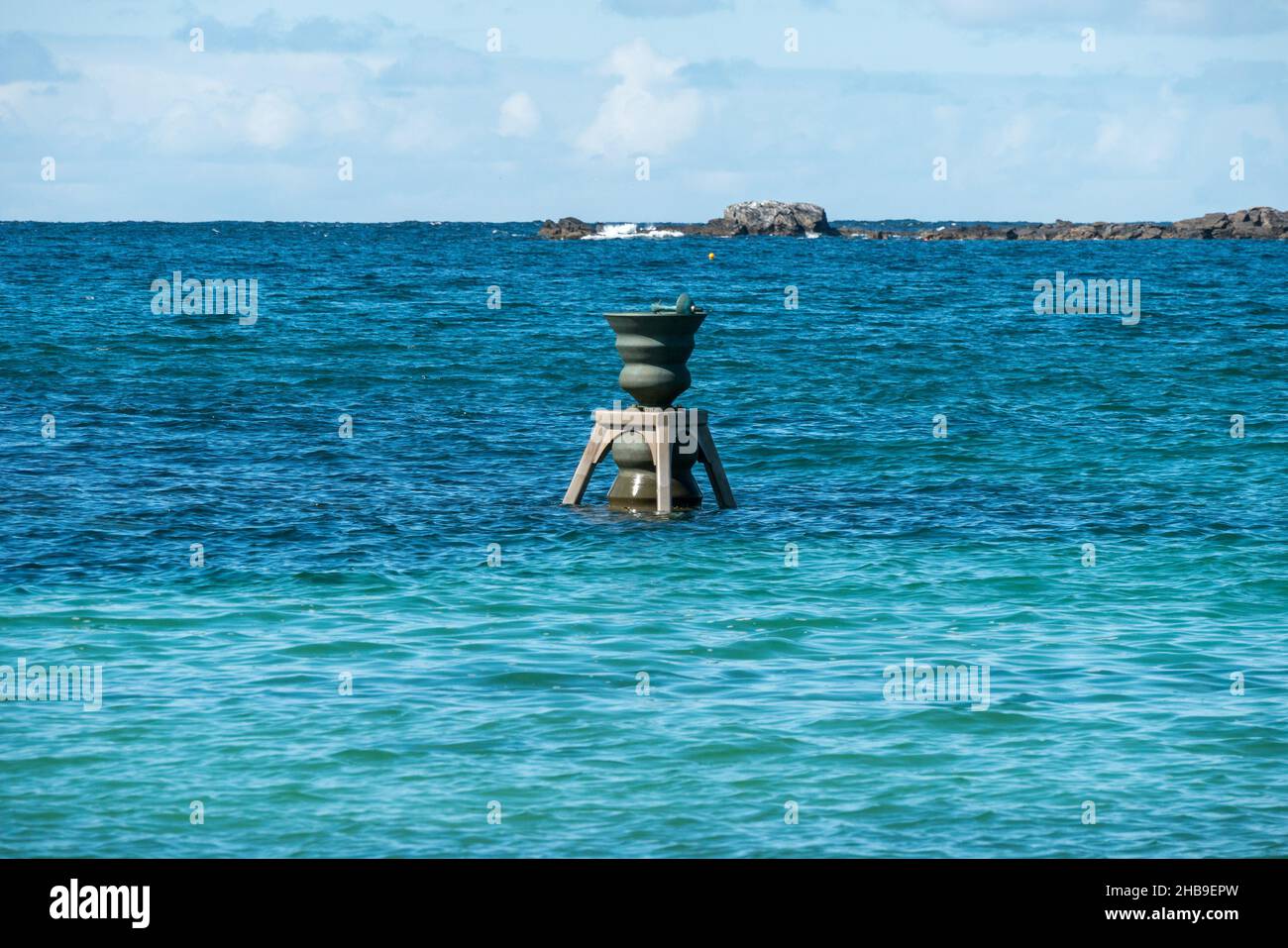 Tide and Time Bell par Marcus Vergette à Bosta Beach (Camas Bostadh), Great BERNERA (Bearnaigh), Isle of Lewis dans les Hébrides extérieures, Écosse, Royaume-Uni Banque D'Images