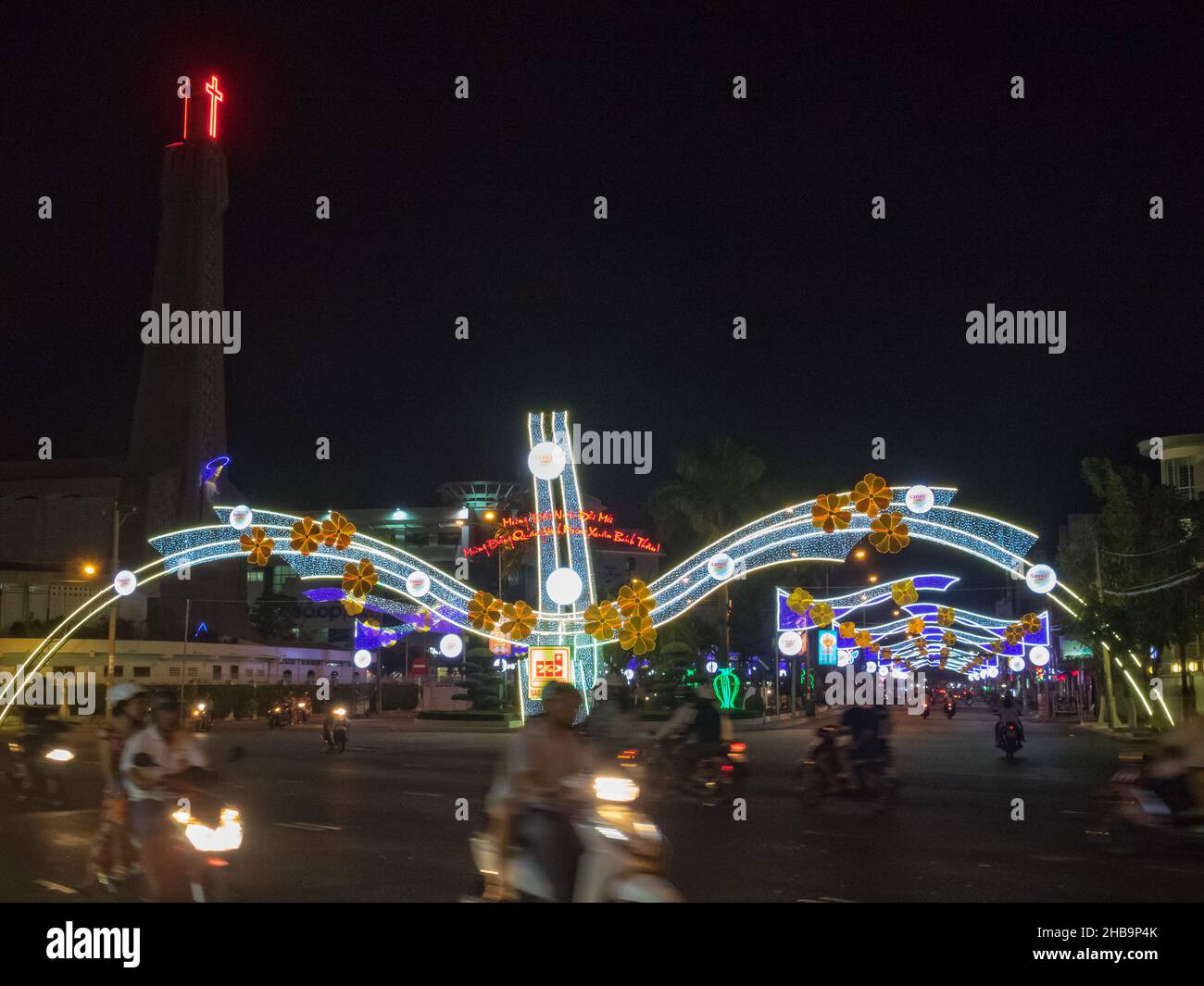 TRAN Nung Dao rue dans la soirée pendant la saison de fête - long Xuyen, Vietnam Banque D'Images
