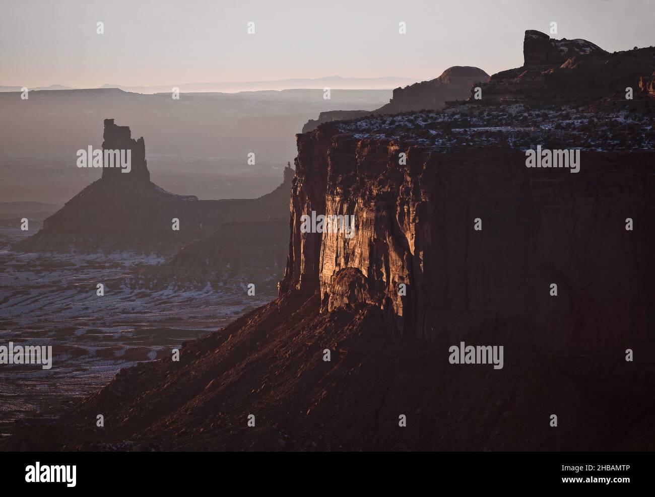 Candelier Tower in the distance, Sky District of Canyonlands National Park, San Juan County, Utah, États-Unis d'Amérique Une version unique et optimisée d'une image par NPS Ranger JW Frank; Credit: NPS/Jacob W. Frank Banque D'Images