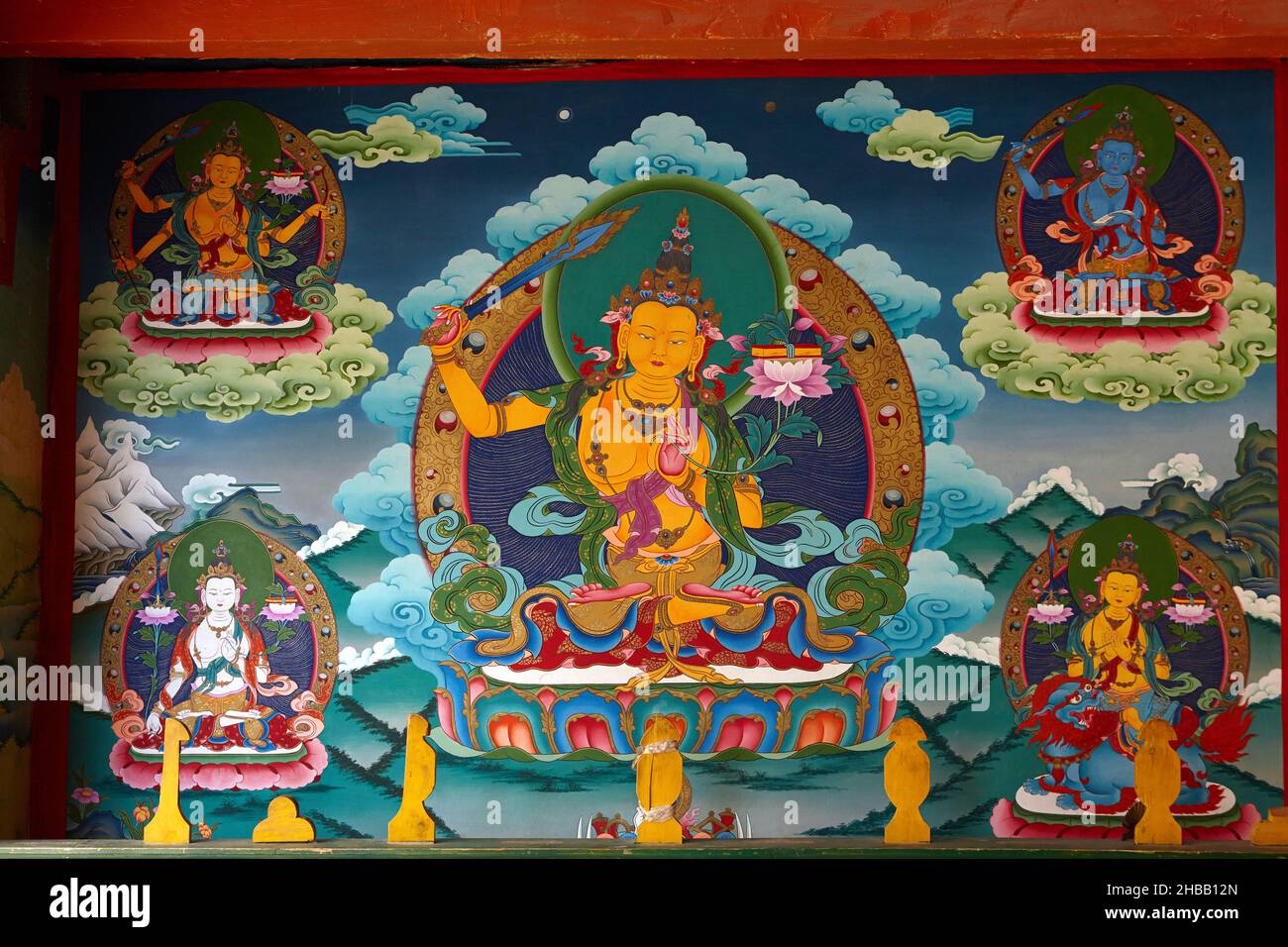 SHANGILA, CHINE, avril 2015.Tara d'or - fragment d'une peinture murale du monastère de Songzanlin est le plus grand monastère bouddhiste tibétain de Shangila. Banque D'Images