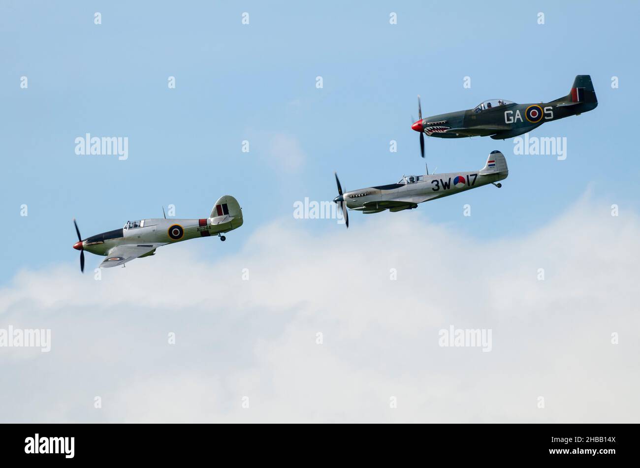 Journée de la bataille de Grande-Bretagne 2015 un avion de 33 avions a pris son envol de l'aérodrome de Goodwood pour marquer le 75th anniversaire de la bataille.Ouragan, Spitfire, P-51 Banque D'Images