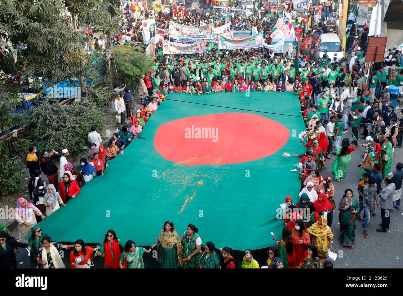 Dhaka, Bangladesh - 18 décembre 2021 : le parti au pouvoir, la Ligue Awami, sort un énorme rassemblement de Suhrawardy Udyan à Dhaka pour marquer le jour de la victoire et la contrebande Banque D'Images