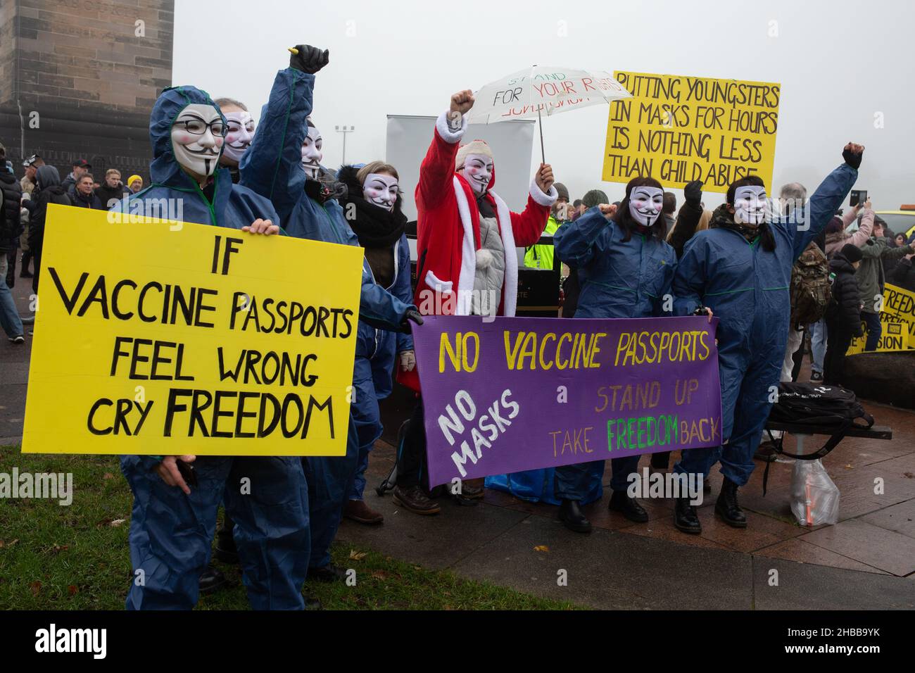 Glasgow, Royaume-Uni, 18th décembre 2021.Le rassemblement écossais contre le Lockdown, qui proteste contre les vaccins, l'utilisation de masques faciaux et les réglementations de confinement, lors de la pandémie du coronavirus Covid-19, a lieu à Glasgow Green, à Glasgow, en Écosse, le 18 décembre 2021.Photo: Jeremy Sutton-Hibbert/ Alamy Live News. Banque D'Images