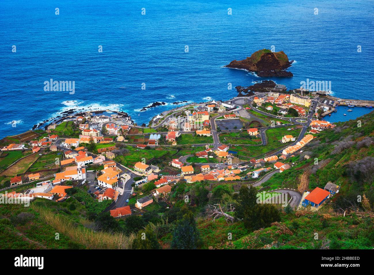 Vue aérienne de Porto Moniz sur l'île de Madère, Portugal Banque D'Images