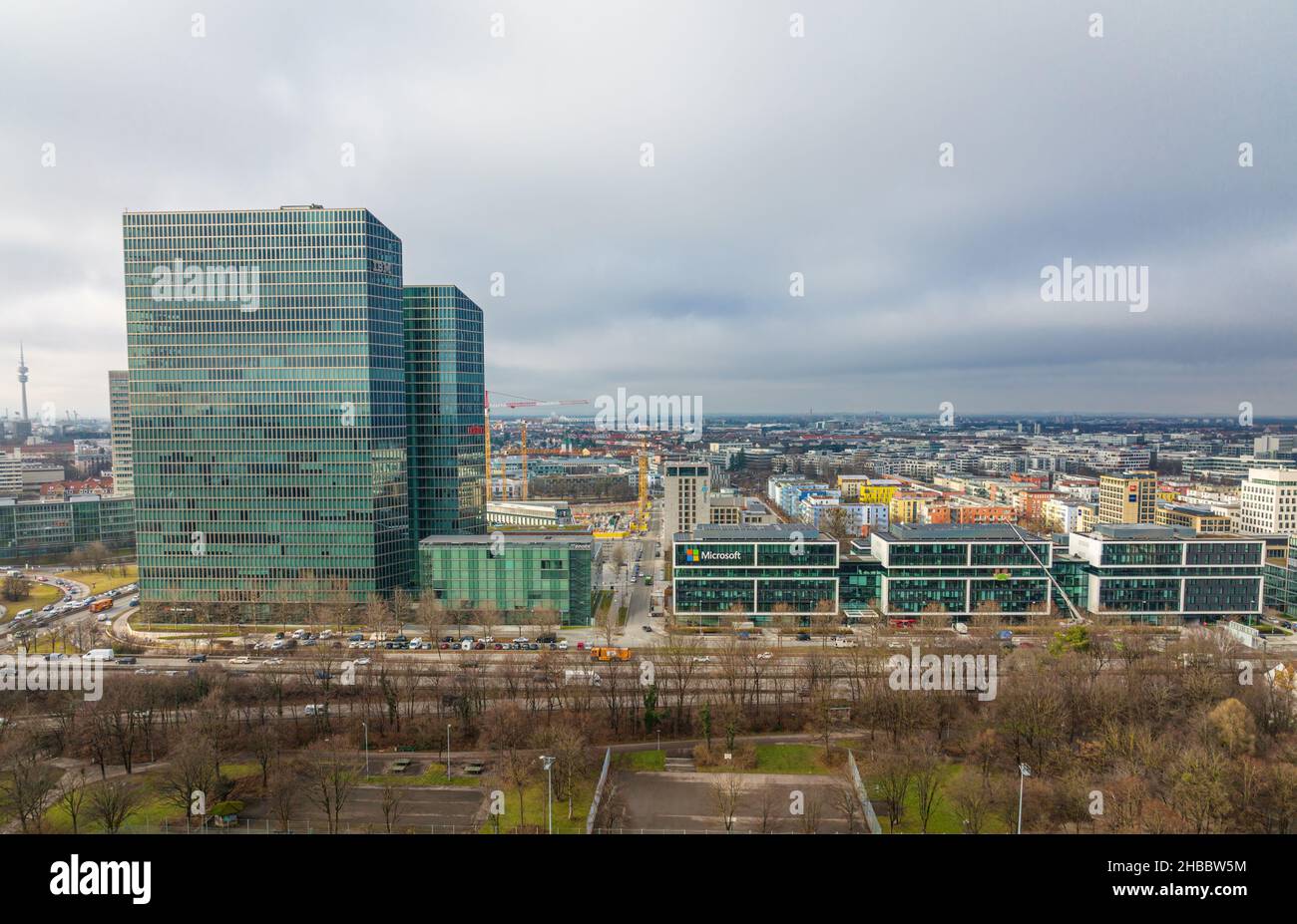 MUNICH, ALLEMAGNE - DÉCEMBRE 17 : Highlight Business Towers le 17 décembre 2021 à Munich.Les deux locataires les plus importants, IBM et Fujitsu ont leur Banque D'Images