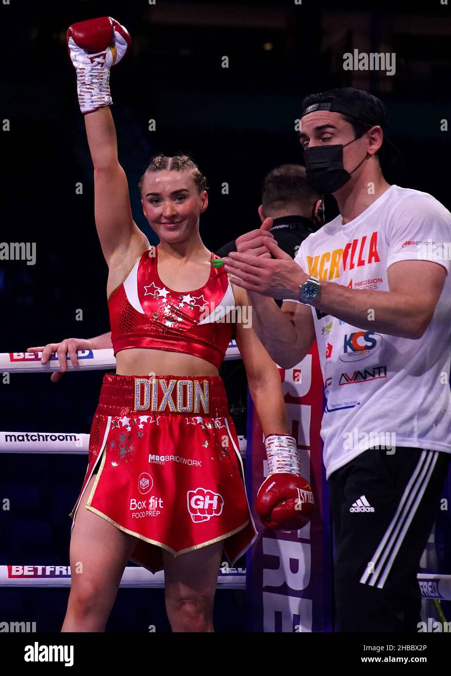 Rhiannon Dixon célèbre la victoire contre Vaida Masiokaite dans le concours International Lightweight à l'AO Arena de Manchester.Date de la photo: Samedi 18 décembre 2021. Banque D'Images