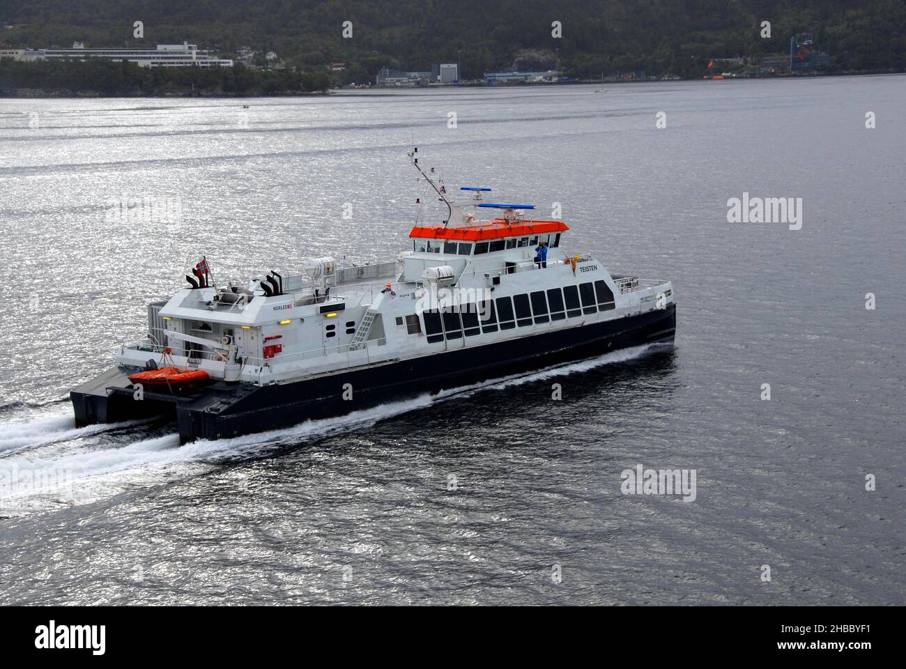 Le navire à passagers à grande vitesse Teisten, immatriculé à Bergen, en Norvège, navigue sous le drapeau norvégien Banque D'Images