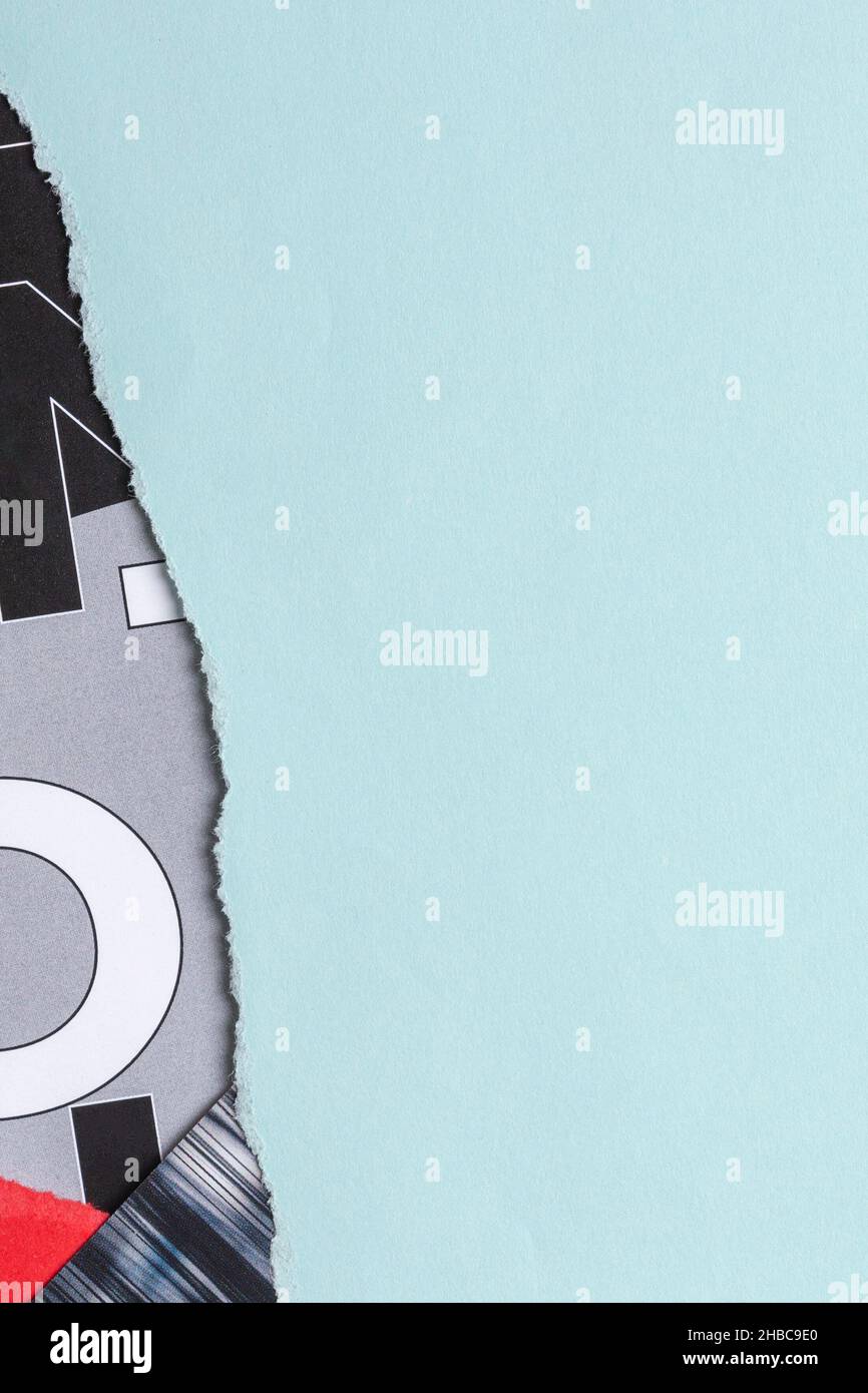 Vieux grunge blanc déchiré collages affiches froissées papier froissé fond de texture de l'affiche avec espace de copie pour le texte ou l'image Banque D'Images