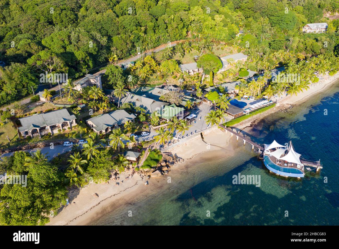 Célèbre plage d'Anse Takamaka sur l'île de Praslin, Seychelles Banque D'Images