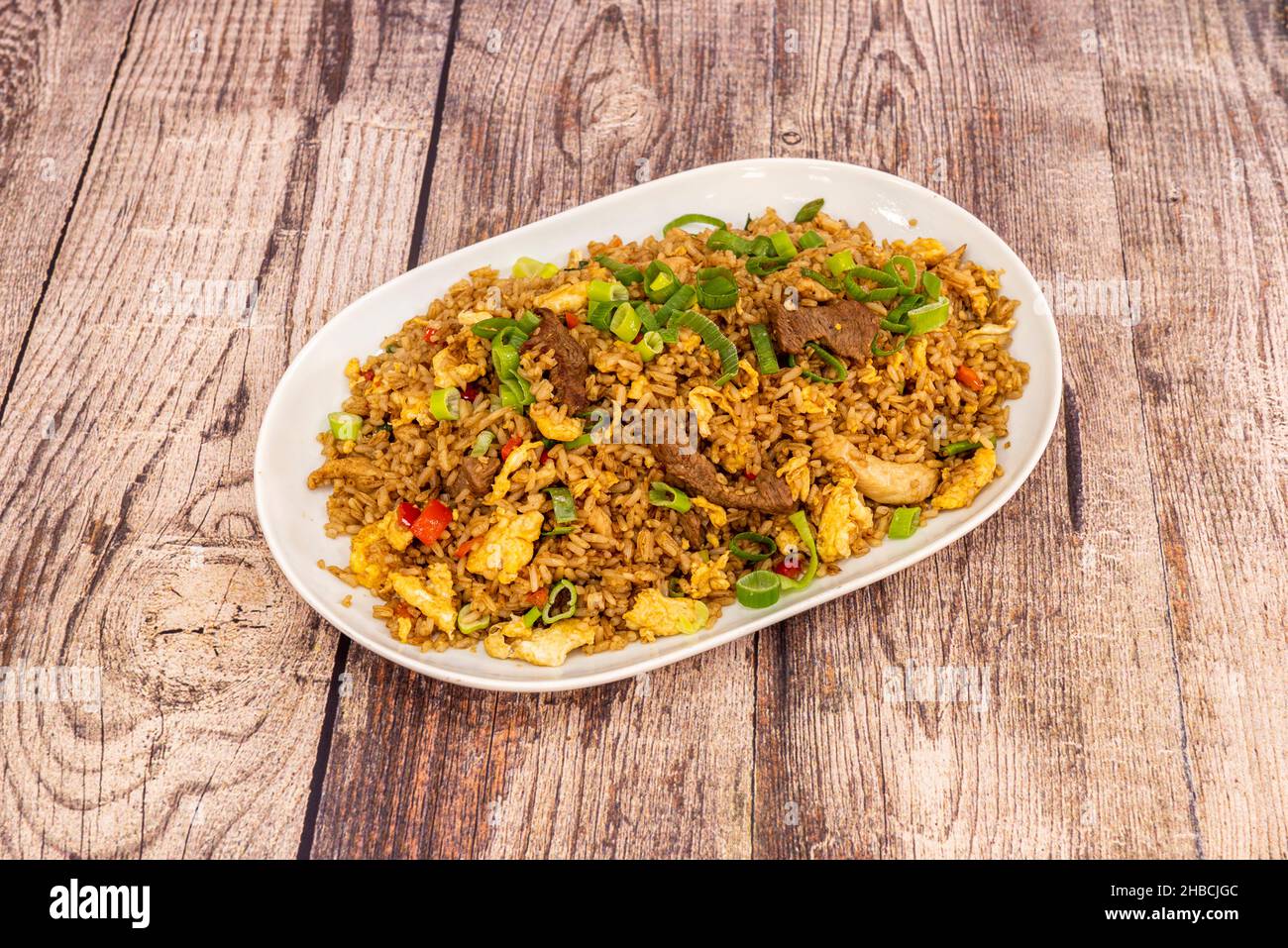L'arroz chaufa, ou arroz de chaufa, est un plat à base de riz frit consommé au Pérou.Il fait partie du style gastronomique chinois-péruvien, connu sous le nom de Banque D'Images