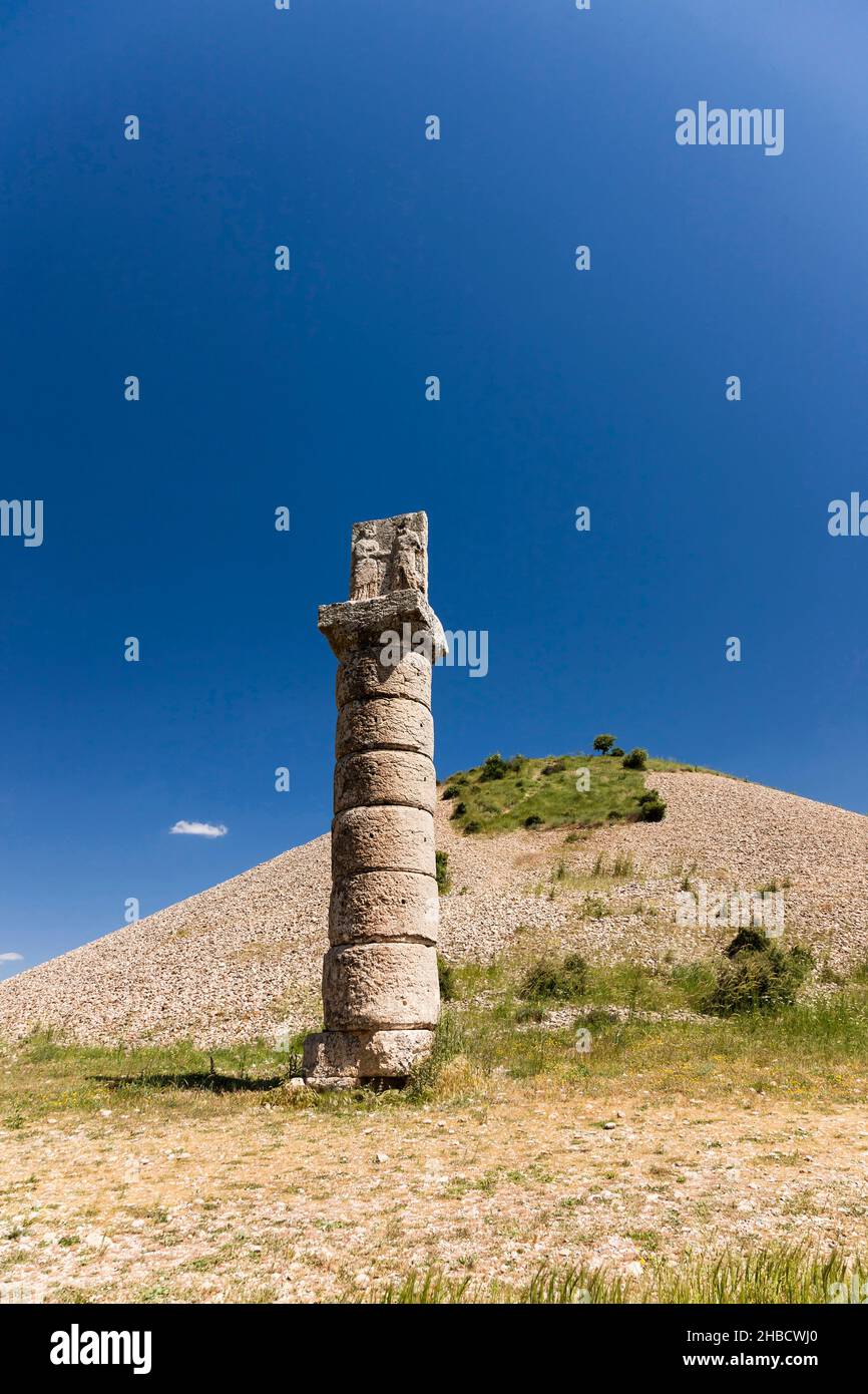 Karakus Tumulus, soulagement de Mithridates et soeur au sommet de la colonne, tombeau royal du Royaume de Commagène, Kahta, province d'Adıyaman, Anatolie, Turquie, Asie Banque D'Images