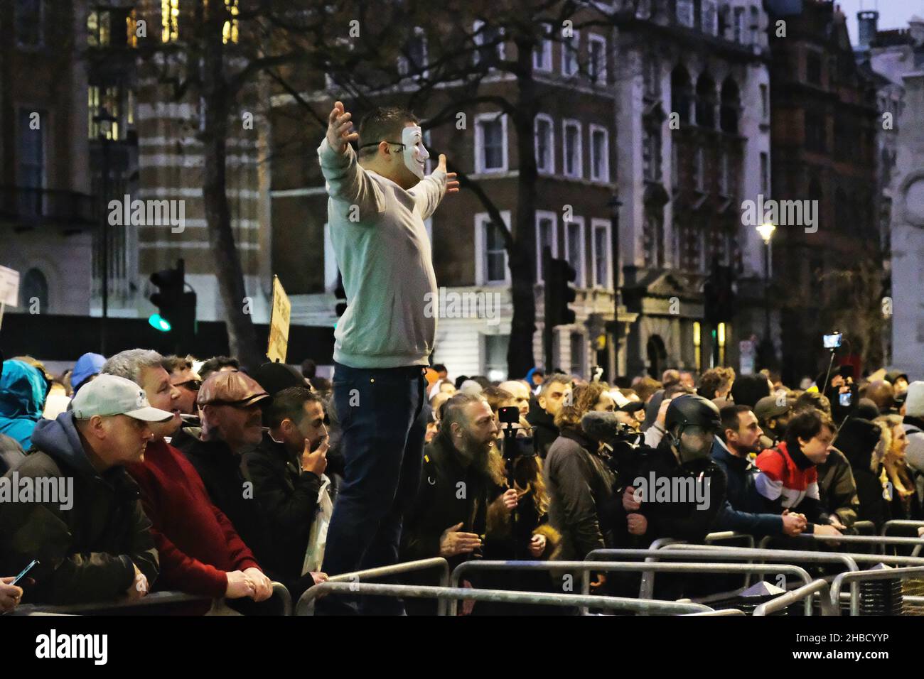 Londres, Royaume-Uni, 18th décembre 2021.Les manifestants anti-vaccins pour passeports se marchent dans le centre de Londres contre la mise en œuvre de telles mesures de santé, les considérant comme discriminatoires et supprimant l'autonomie corporelle.À la lumière des cas croissants de la variante Omicron, il semble de plus en plus probable que d'autres mesures seront introduites, notamment un verrouillage de disjoncteur et aucun mélange à l'intérieur, auxquels le groupe est fortement opposé.Crédit : onzième heure Photographie/Alamy Live News Banque D'Images