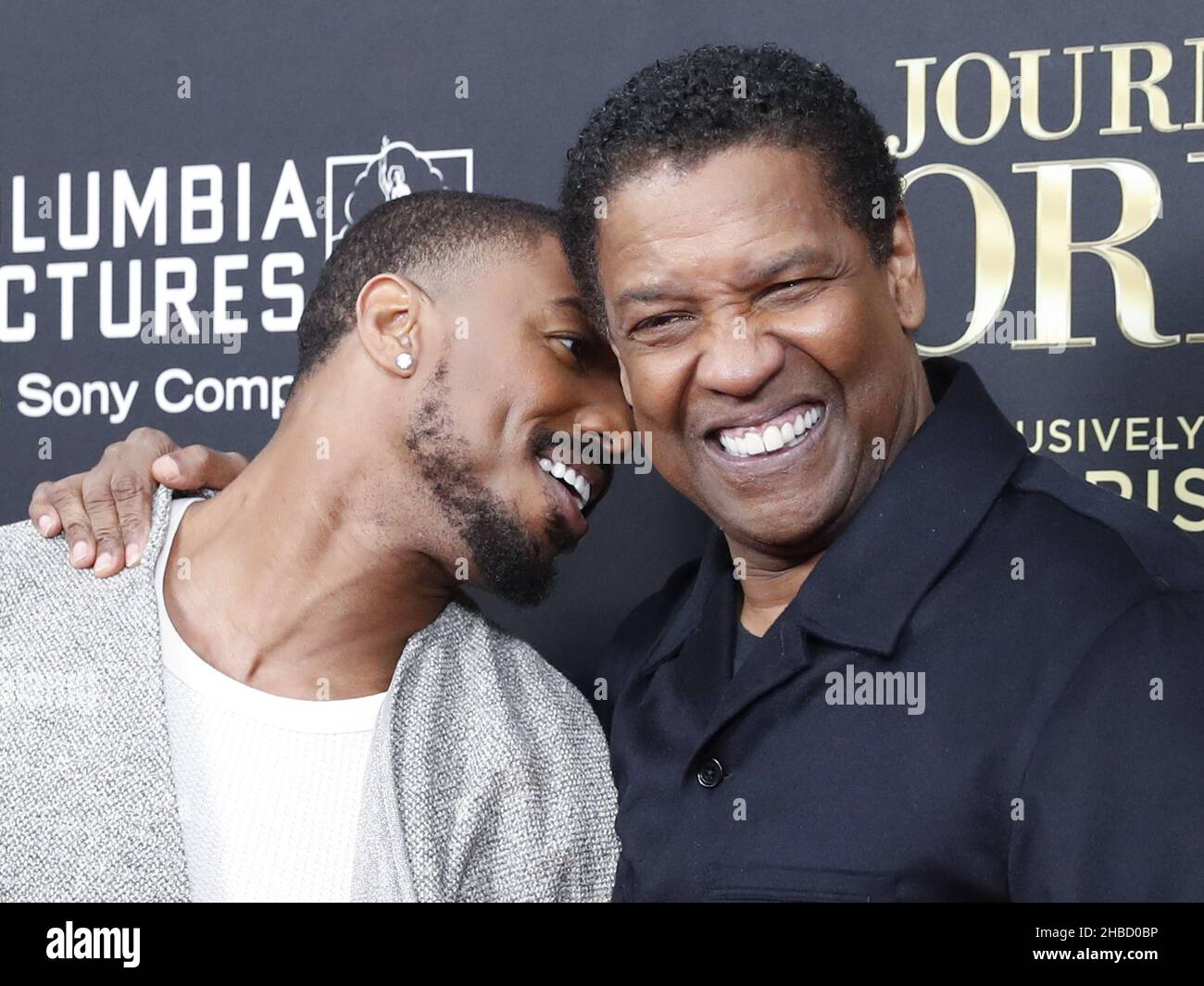 New York, États-Unis.18th décembre 2021.Michael B. Jordan et Denzel Washington arrivent sur le tapis rouge lors de la première mondiale de « A Journal for Jordan » au AMC Lincoln Square Theatre le jeudi 9 décembre 2021, à New York.Photo de John Angelillo/UPI crédit: UPI/Alay Live News Banque D'Images