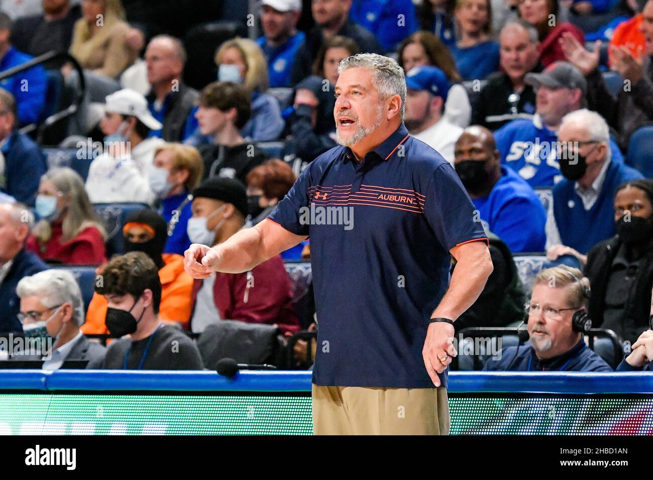 18 décembre 2021 : Bruce Pearl, entraîneur-chef des Tigres Auburn, dans un match où les Tigres Auburn ont visité les Billikens de St. Louis.Tenue à l'aréna Chaifetz à Saint-Louis, Mo Richard Ulreich/CSM Banque D'Images