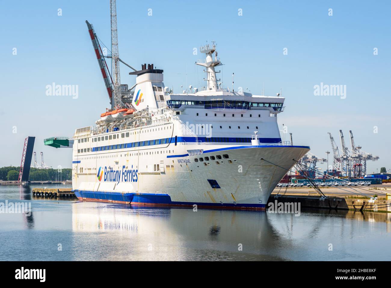 Le ferry 'Bretagne' de la compagnie Brittany Ferries amarré dans le port du Havre. Banque D'Images