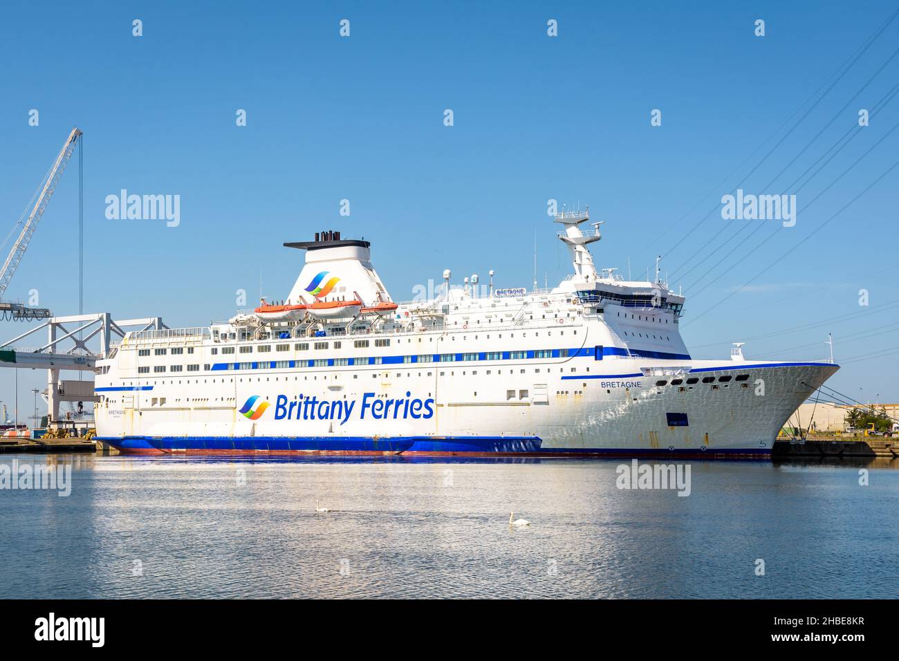 Le ferry 'Bretagne' de la compagnie Brittany Ferries amarré dans le port du Havre. Banque D'Images