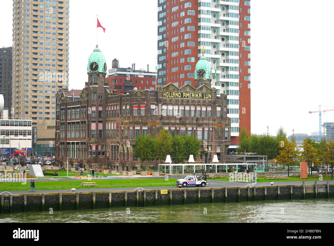 ROTTERDAM, PAYS-BAS -14 NOVEMBRE 2021 - vue sur le site historique de l'hôtel New York, dans le bâtiment historique Holland Amerika Lijn, à Rotterdam, pays-Bas. Banque D'Images