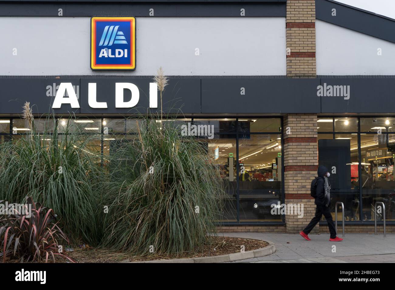 Logo Shop sur le mur extérieur au supermarché ALDI London England Banque D'Images