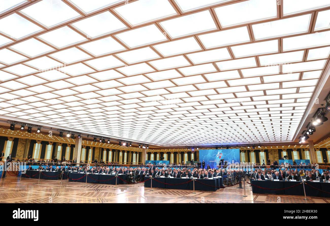 Moscou, Russie.17 décembre 2021.Ministres et chefs d'entreprise russes lors de la séance plénière du Congrès de l'Union russe des industriels et des entrepreneurs de 30th au Palais du Kremlin d'Etat, le 17 décembre 2021 à Moscou, Russie.Credit: Mikhail Metzel/Kremlin Pool/Alamy Live News Banque D'Images